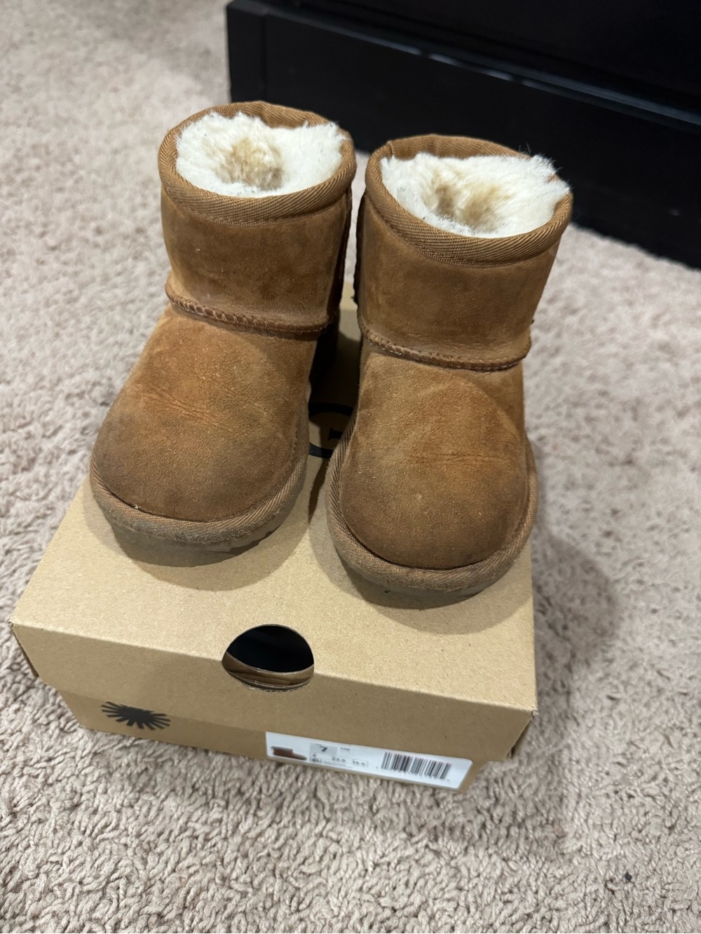 UGG Classic Mini II Chestnut Boots Toddler Size 7 w/ Original Box